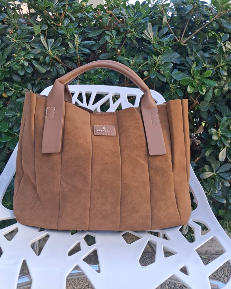 Τσάντα σουέτ σε κάμελ απόχρωση