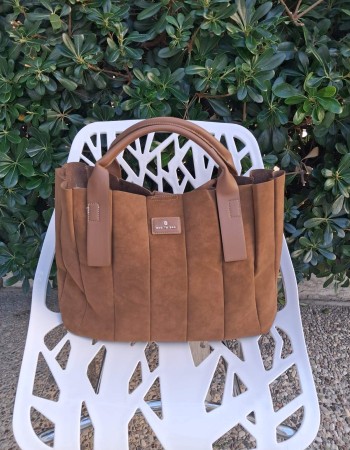 Τσάντα σουέτ σε κάμελ απόχρωση