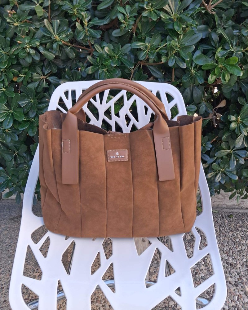 Τσάντα σουέτ σε κάμελ απόχρωση