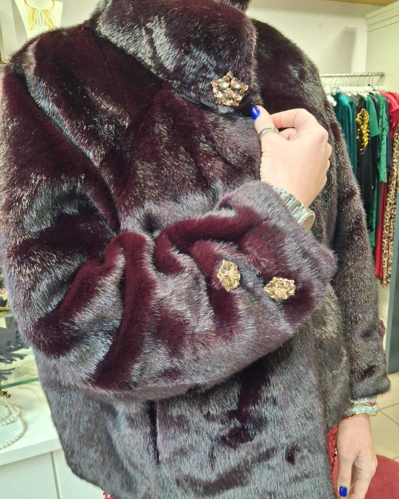 ✨ Γούνα σε βαθύ μπορντό ✨