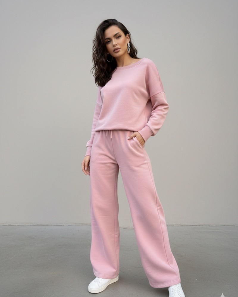 Σετ φόρμας δύο τεμαχίων Minimal vibes, maximum style 🤍