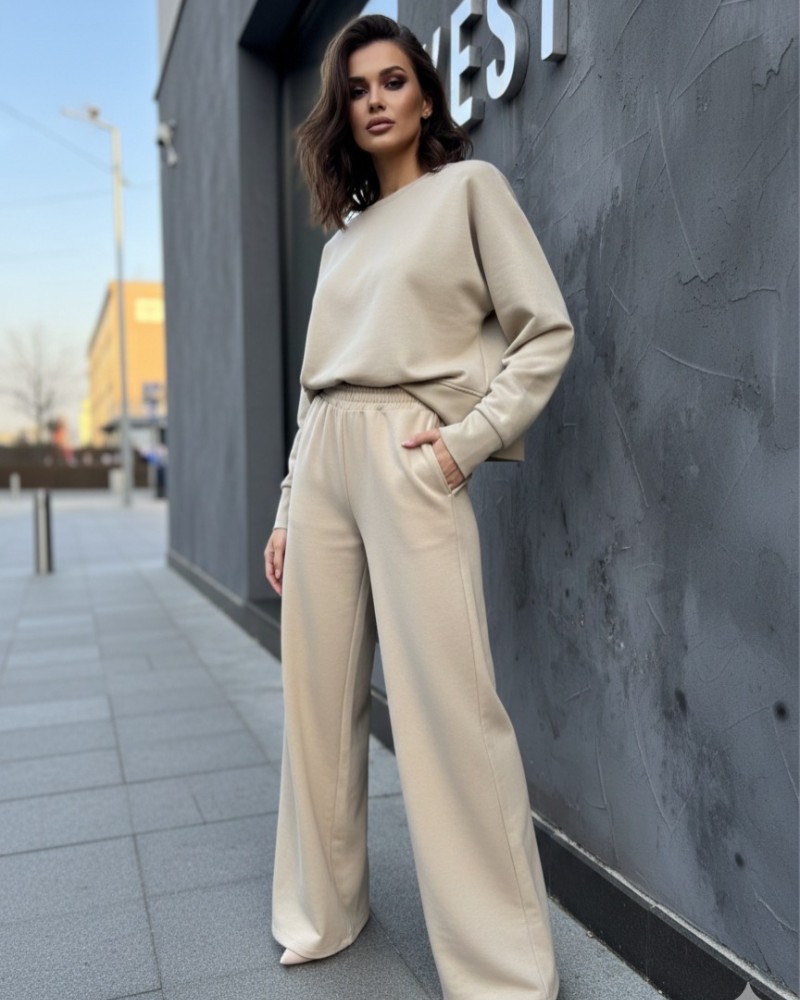 Σετ φόρμας δύο τεμαχίων Minimal vibes, maximum style 🤍