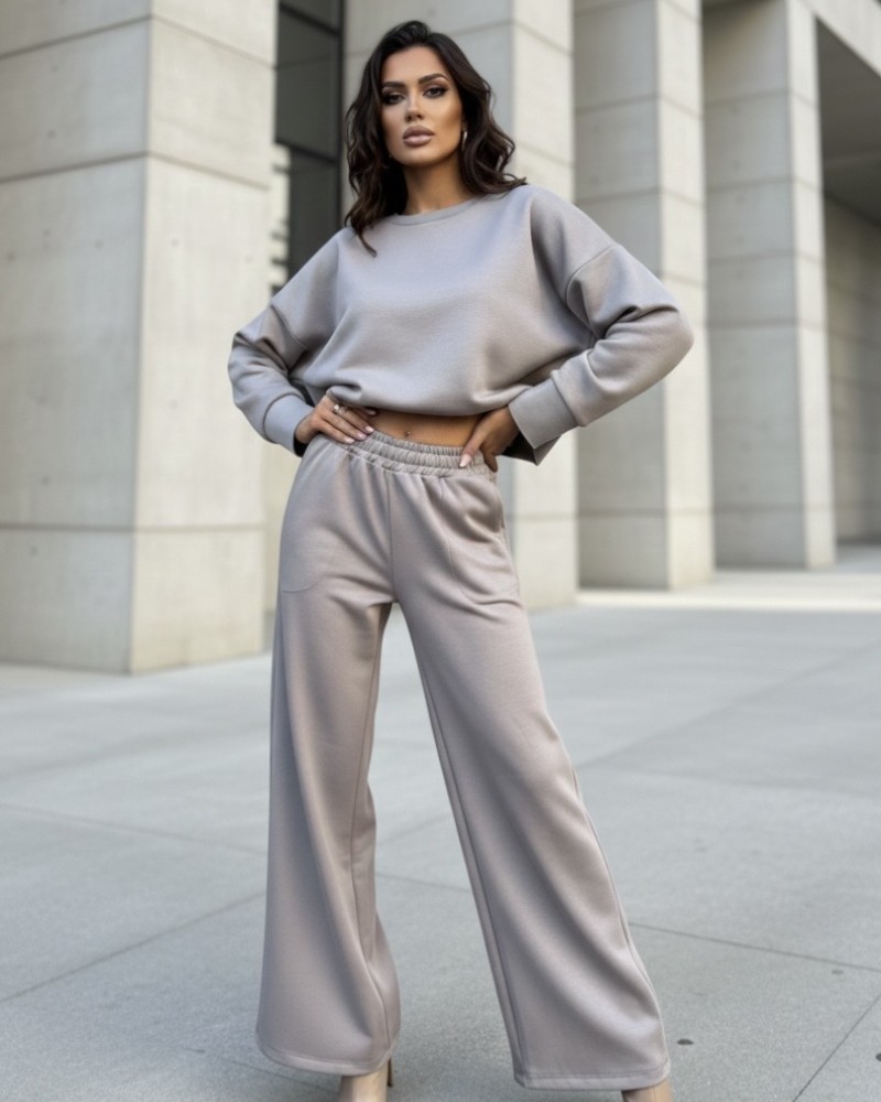 Σετ φόρμας δύο τεμαχίων Minimal vibes, maximum style 🤍