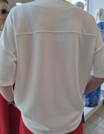 T-shirt λευκό με μπεζ σχεδιο T-shirt λευκό με μπεζ σχεδιο