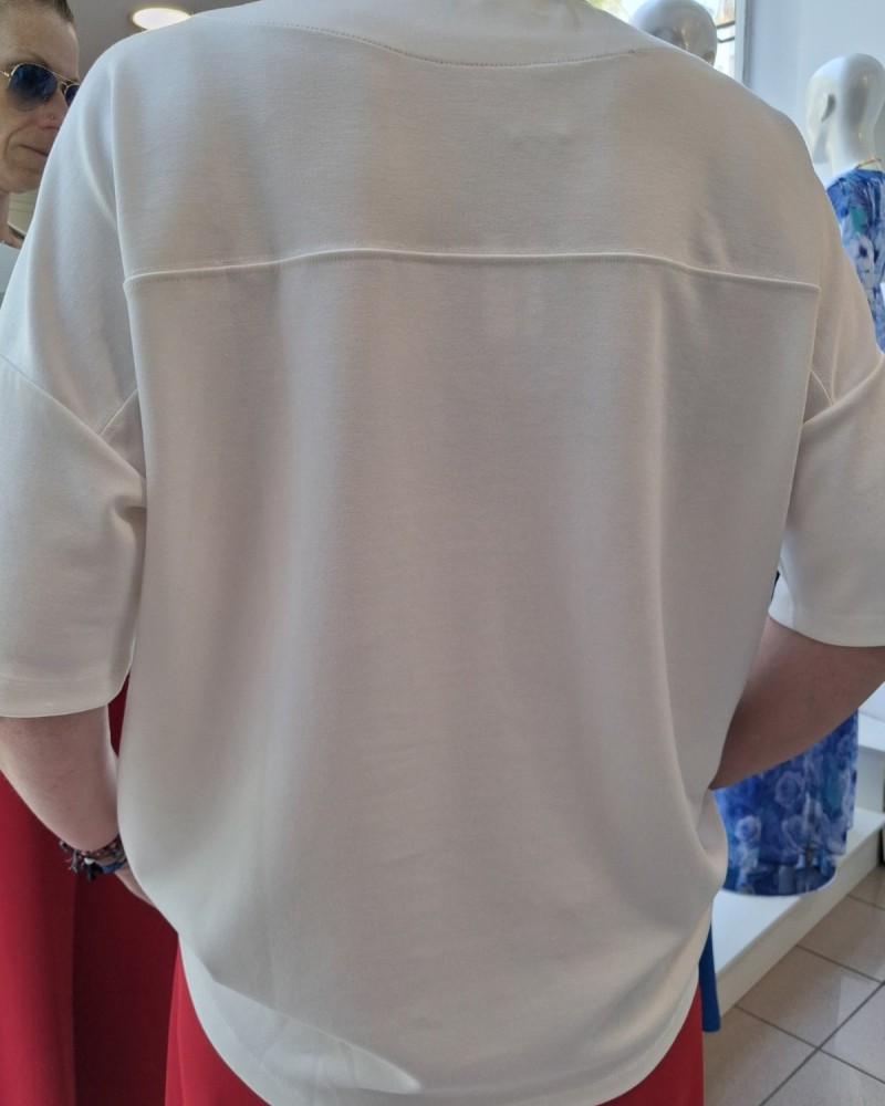 T-shirt λευκό με μπεζ σχεδιο T-shirt λευκό με μπεζ σχεδιο