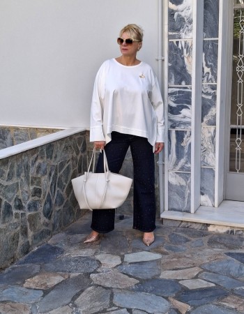 Άσπρη μακριμάνικη μπλούζα Άσπρη μακριμάνικη μπλούζα