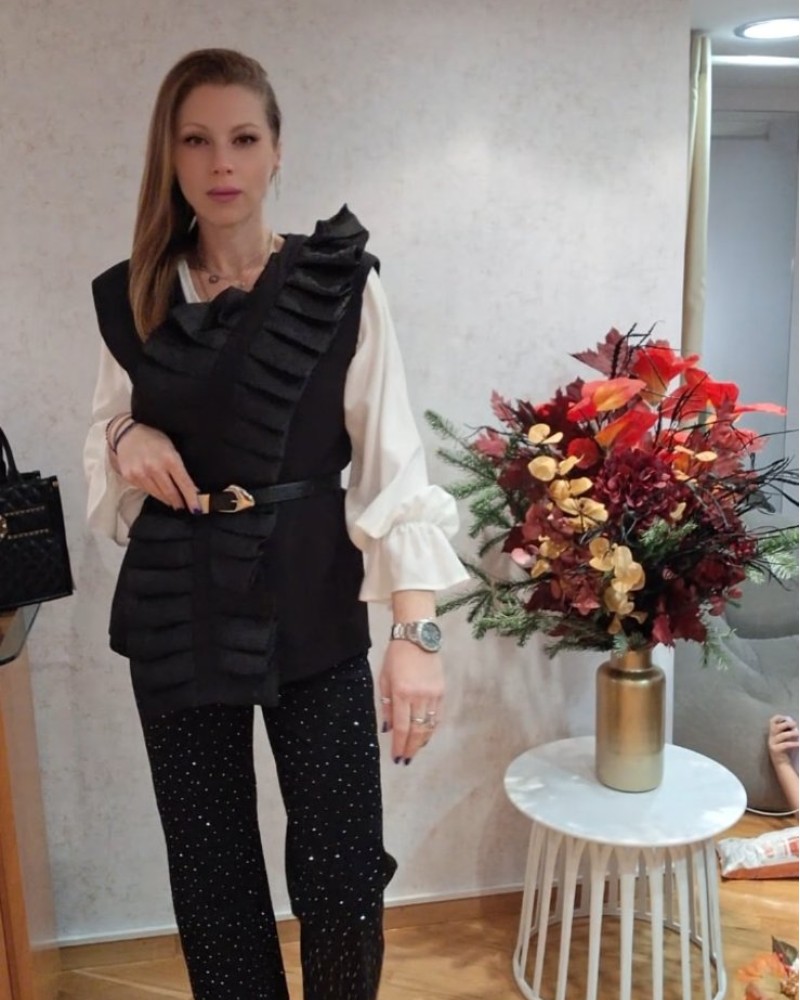 Γιλέκο με βολάν & ζώνη – Statement κομμάτι