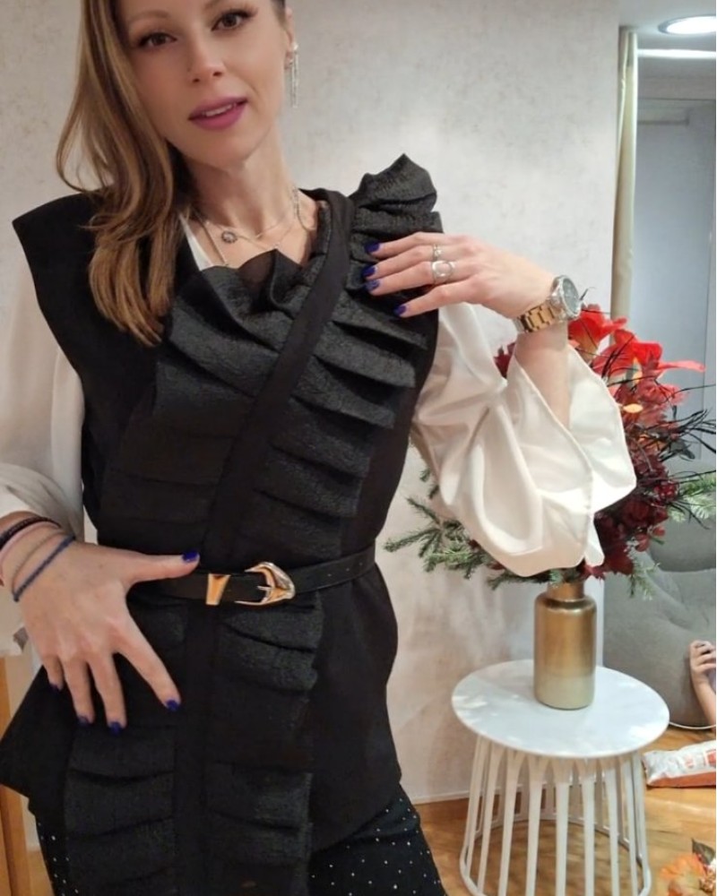 Γιλέκο με βολάν & ζώνη – Statement κομμάτι